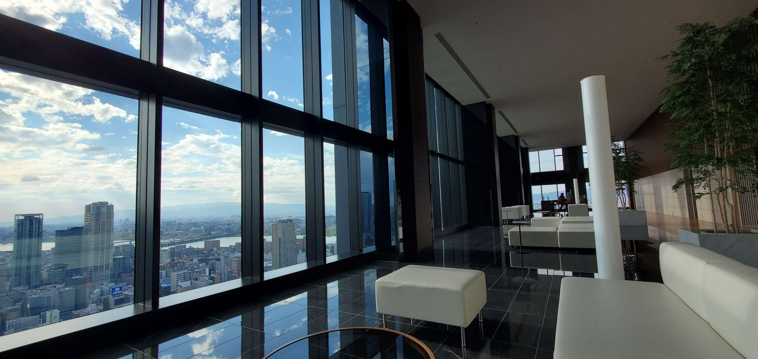 Excellent lounge on the top floor of a skyscraper